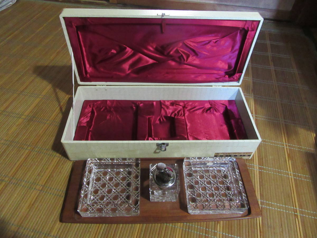 クリスタルガラス 置き型灰皿セット 木製トレイ付き クリスタルガラス 置き型灰皿セット 木製トレイ付き クリスタルガラス