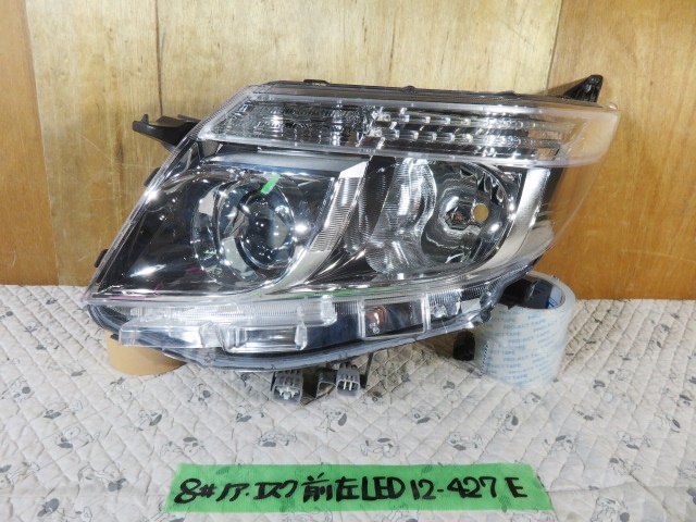 エスクァイア☆左ヘッドライトユニット☆LED☆良品☆43 自動車メーカー