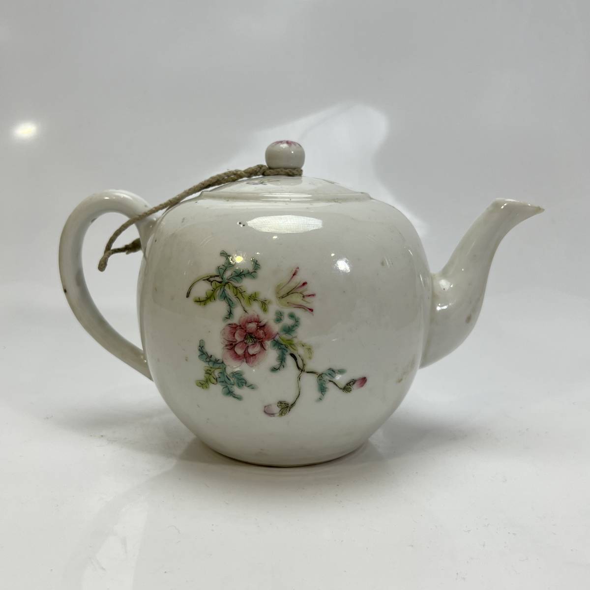 中国美術 唐物 豆彩 粉彩 万暦 久2830 在銘 粉彩人物紋蓋物 時代品 唐三彩 銀閣中国美術 旧家蔵出(YC25 φ18cm 折口碗 刻蓮花紋 梅瓶」に見る中国の美学--人民網日本語版--人民日報