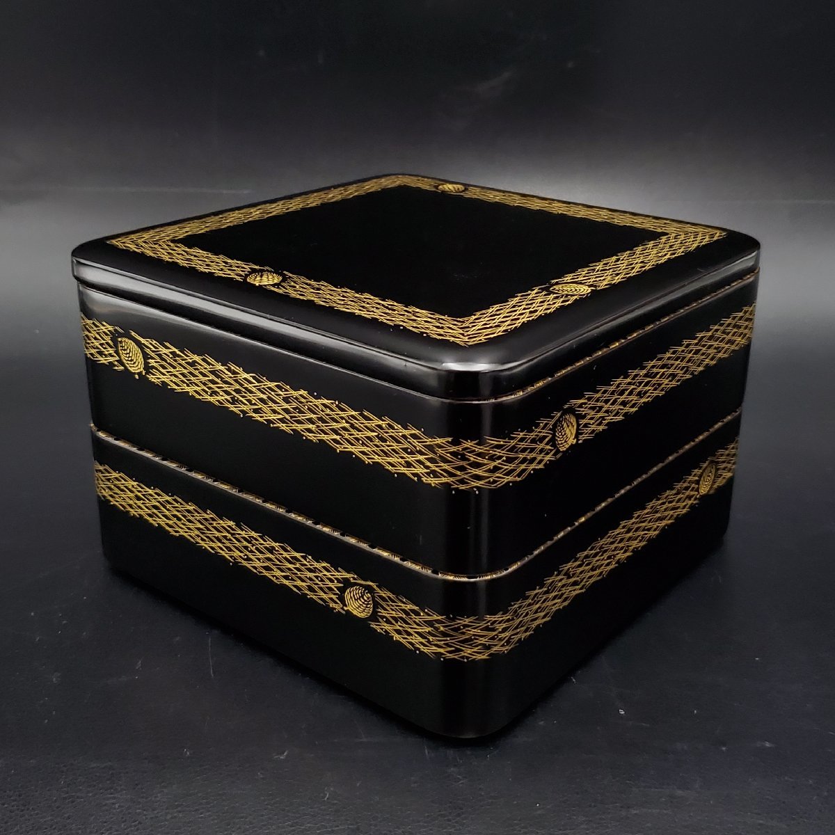 輪島塗 黒塗内朱 金銀沈金 羊歯紋様 二段重 重箱 20×20×13.5cm