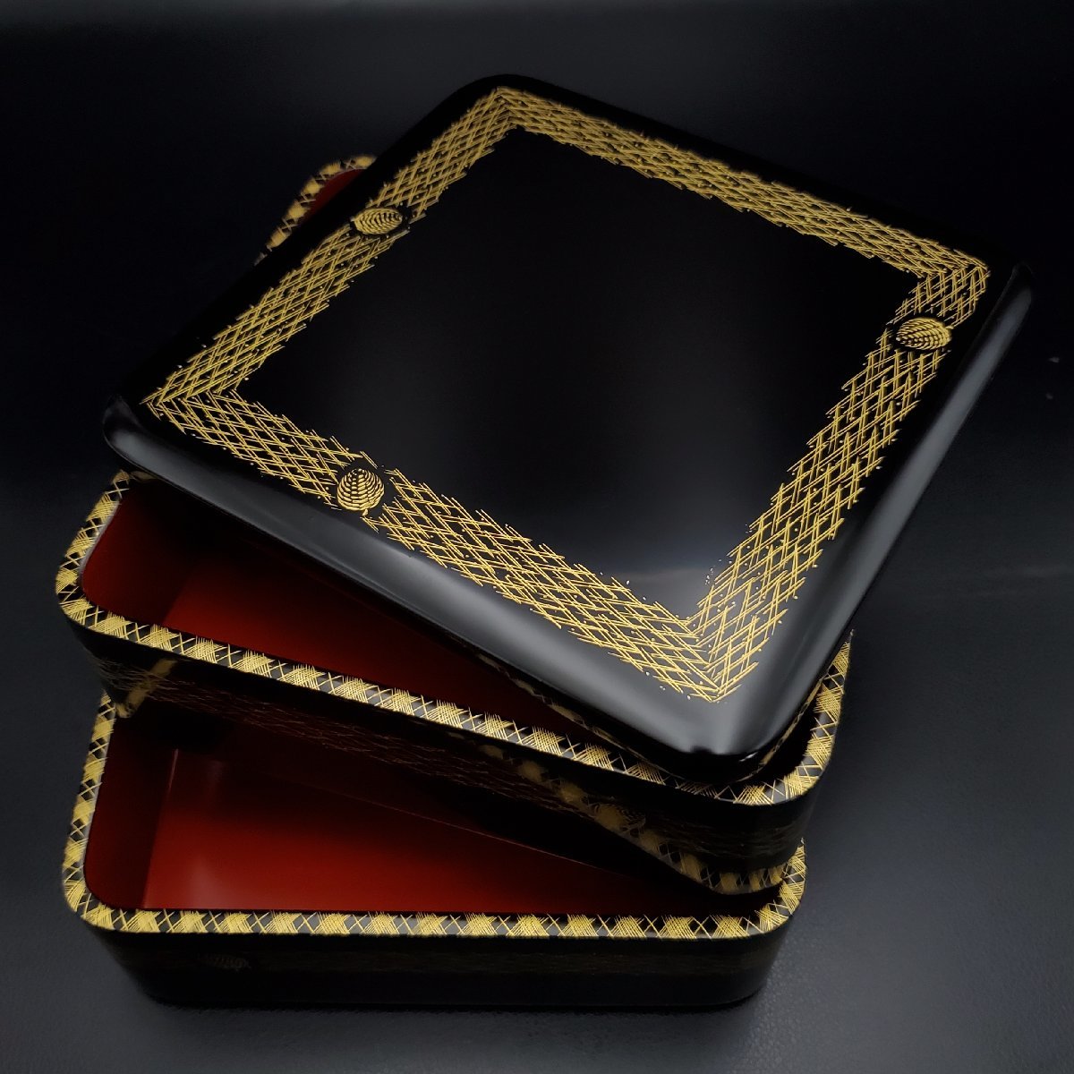 輪島塗 黒塗内朱 金銀沈金 羊歯紋様 二段重 重箱 20×20×13.5cm