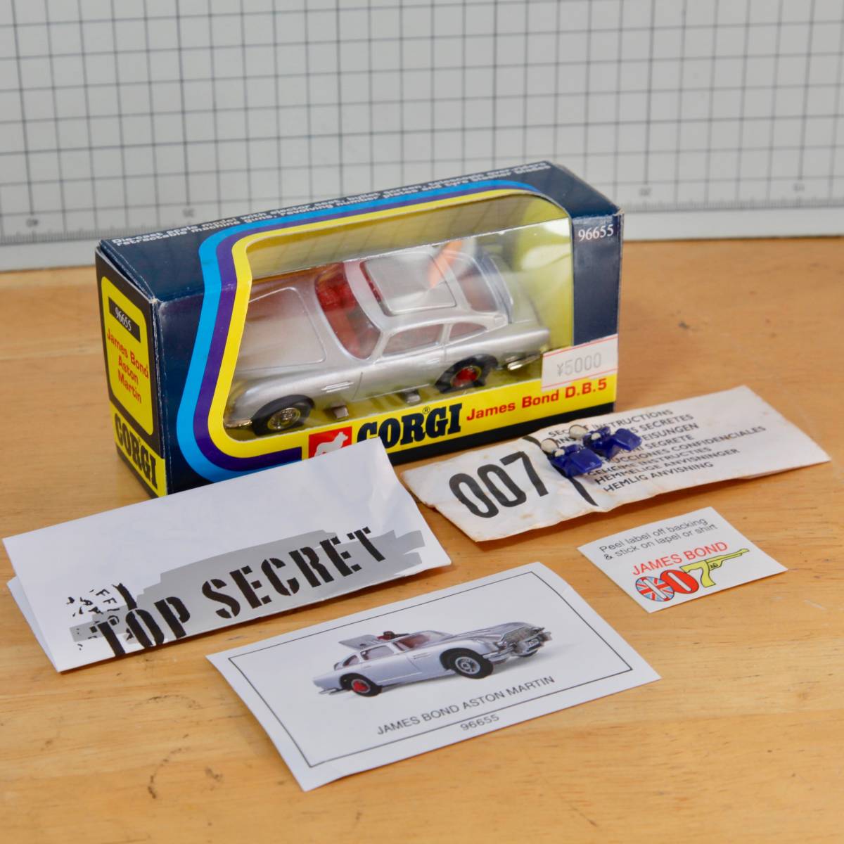 James Aston Martin Corgi DB5 Bond | 007 JAMES MARTIN Bond's ASTON