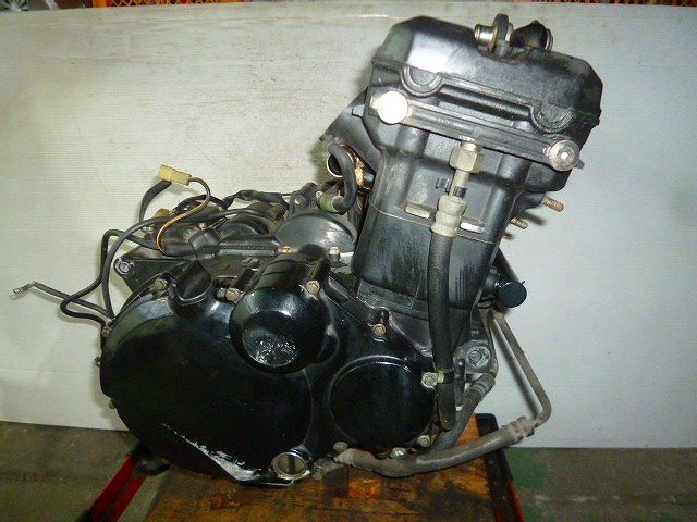 KAWASAKI 中古バイク | 怒濤の加速感こそZZRの真骨頂／ZZR1200(C) web