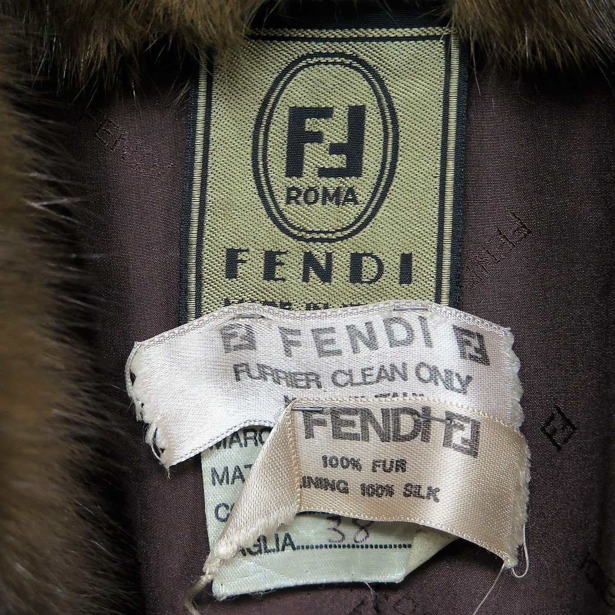 FENDI（毛皮⁄ファーコート）のフリマアイテム一覧 フェンディ ファー 