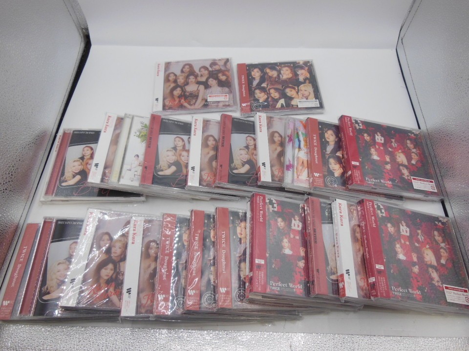 T【ね1-68】【100サイズ】未検品/K-POPグッズまとめてセット/TWICE