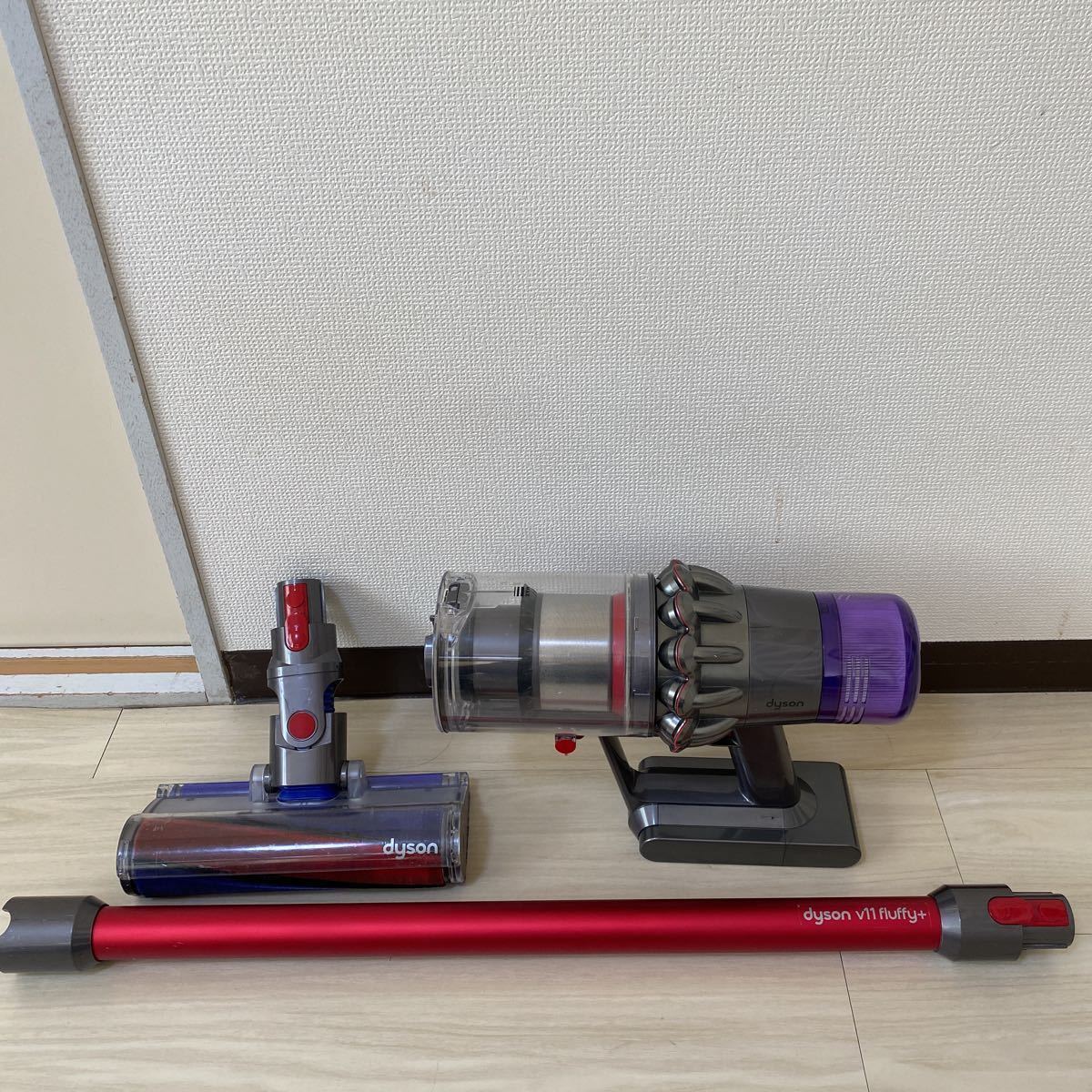Dyson dyson ダイソン v11 fluffy 一式 ジャンク扱い トリガー Dyson dyson ダイソン v11 fluffy 一式 ジャンク扱い トリガー