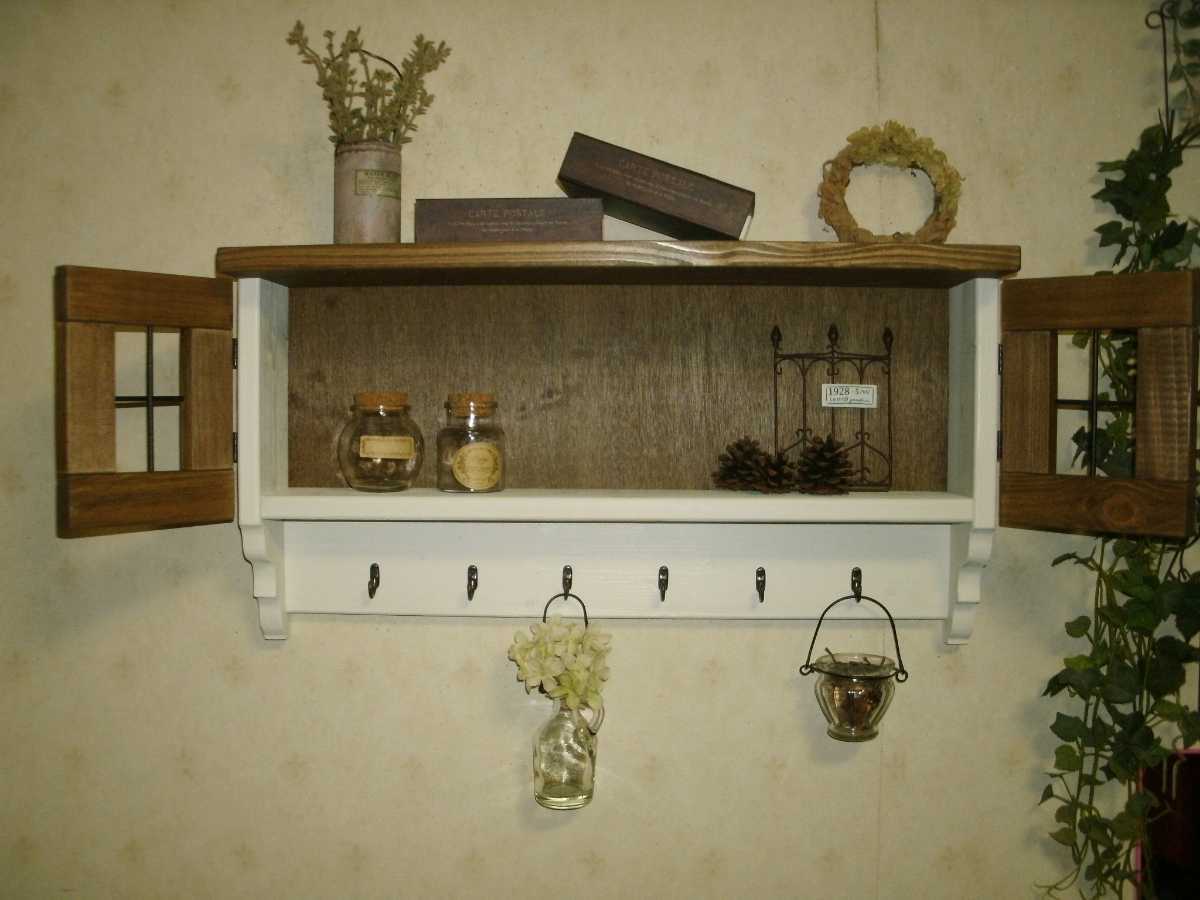 【送料無料】オリジナル 飾り扉付き ウォールシェルフ ホワイト＆ウォルナットカラー 壁掛け棚 アンティーク風 ハンドメイド 家具 