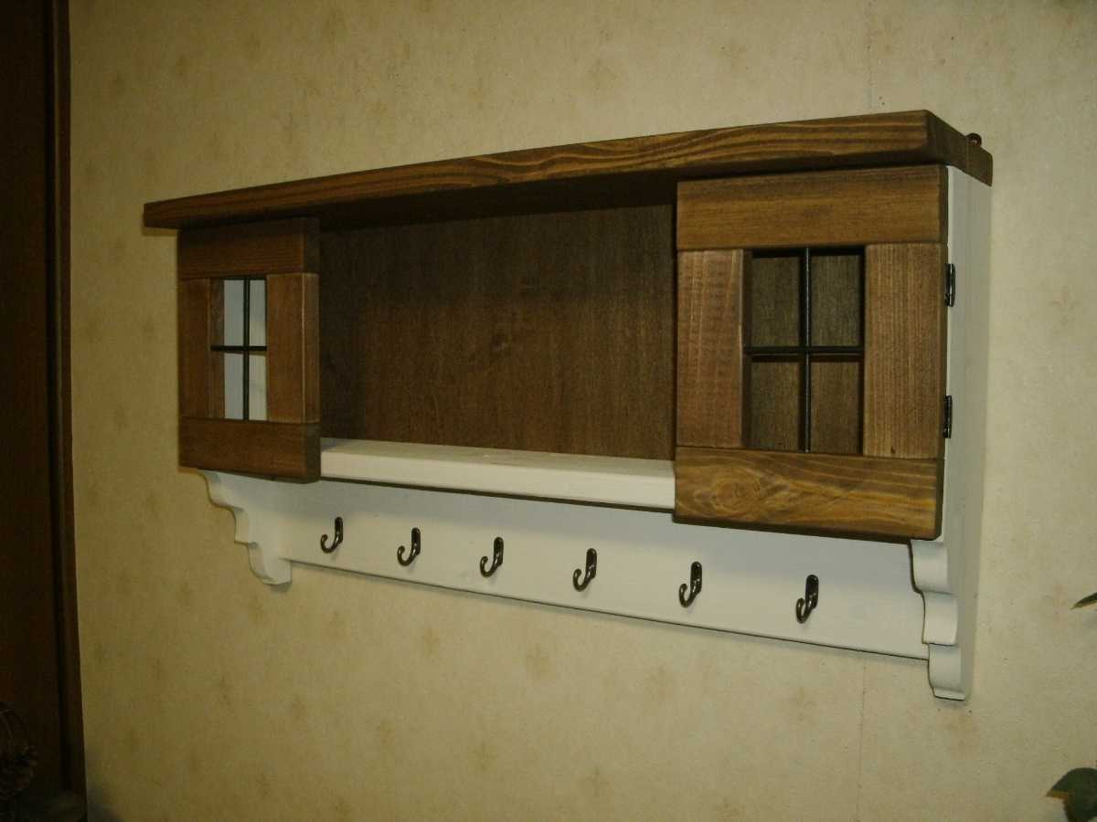 【送料無料】オリジナル 飾り扉付き ウォールシェルフ ホワイト＆ウォルナットカラー 壁掛け棚 アンティーク風 ハンドメイド 家具 