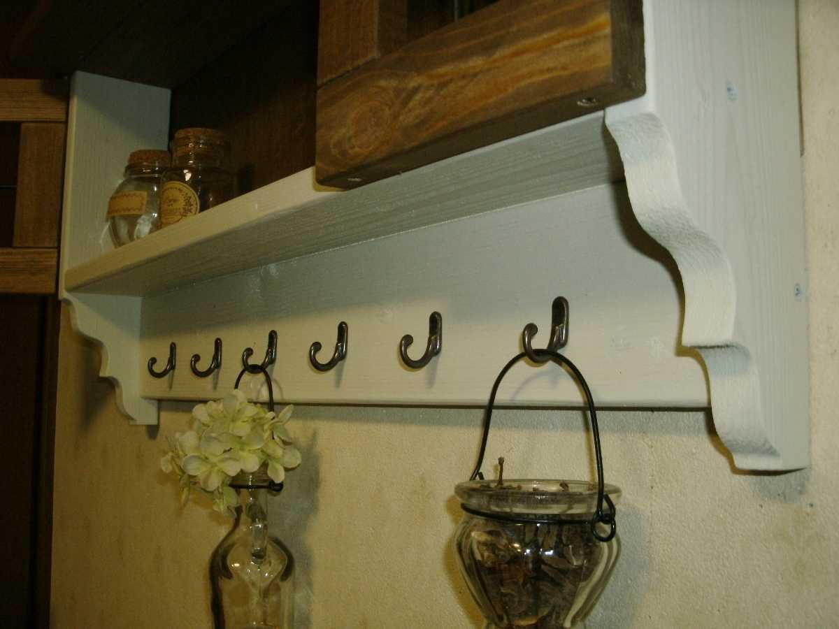 【送料無料】オリジナル 飾り扉付き ウォールシェルフ ホワイト＆ウォルナットカラー 壁掛け棚 アンティーク風 ハンドメイド 家具 