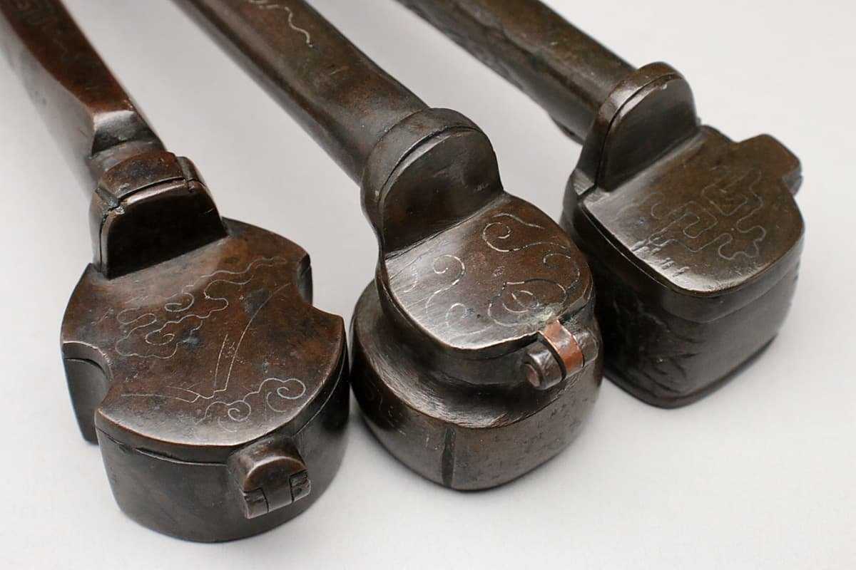 名人造：古式携帯文房具金工象嵌矢立 花蝶花図銀細工金工象嵌