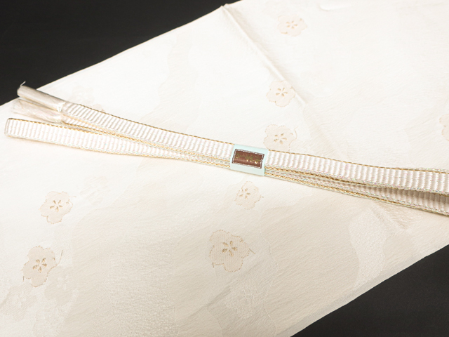 《京都一輝堂》【1000円～】【着物】 和装小物 帯揚げ 帯締め セット 帯揚 帯締 縫い取り花文様 平組 ラメ Z-63