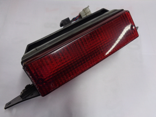 ［6372］カワサキ GPZ900R ZX900A 純正 テールランプ 中古 STANLEY 040-6681 点灯確認済み GPZ900R カワサキ - ZX900-A8の諸元・スペック情報 Ninja（ZX900 カワサキNinjaの元祖！