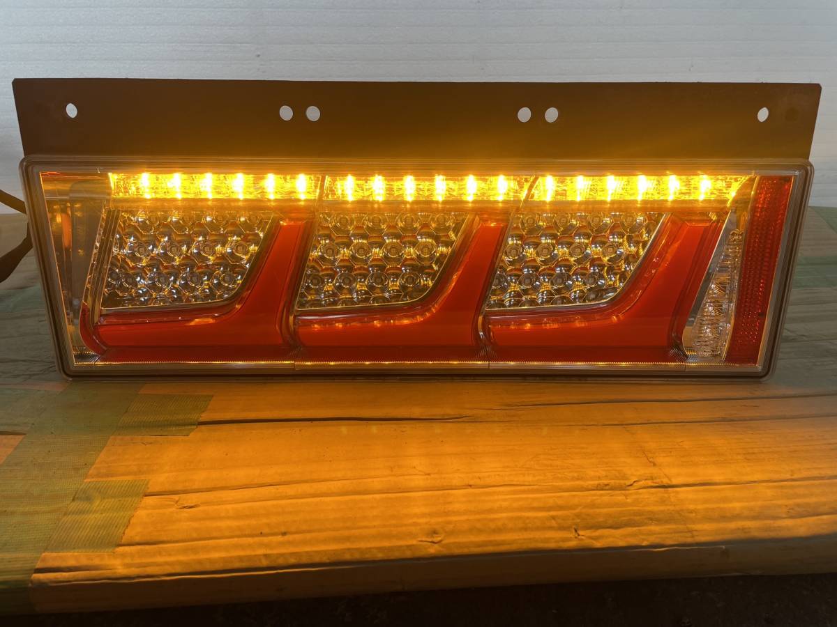 KOITO 3連オールLEDリアコンビネーションランプ [小糸製作所] LEDリア