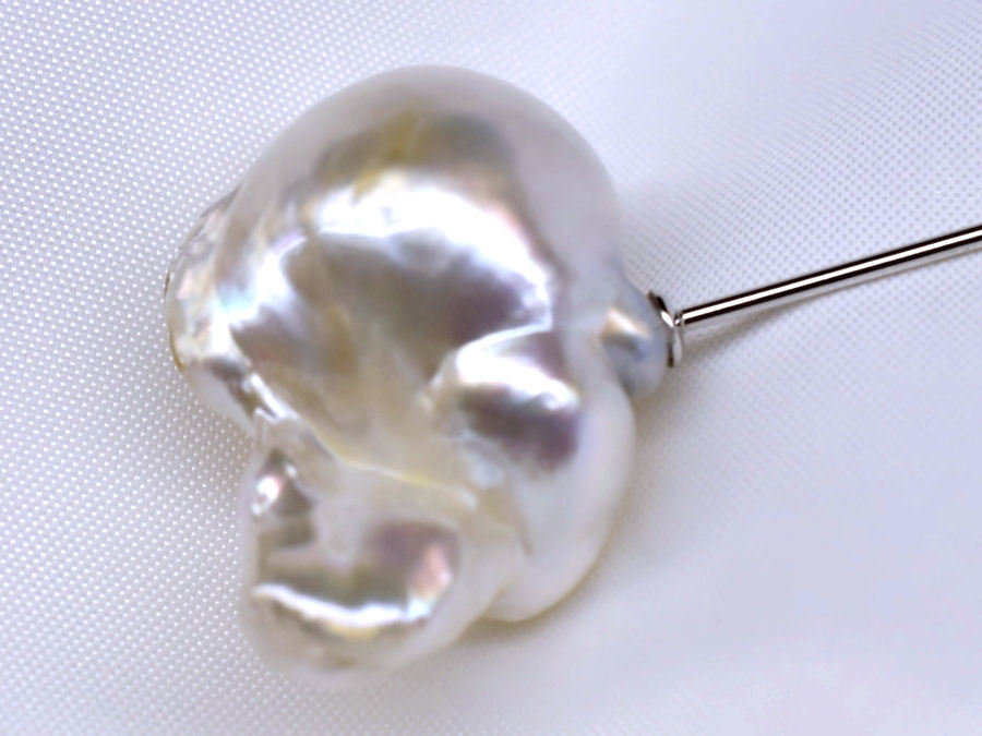 ◆伊勢志摩発◇ 超特大の白蝶ジャンボ珠！26㎜ｘ17,3㎜ｘ厚み15,4㎜ナチュラル南洋真珠ピンブローチ/84_5