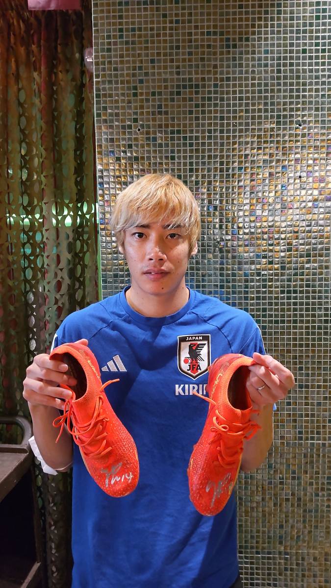 伊東 純也(日本代表)サイン入りスパイク024(実使用、サイン入りウエア