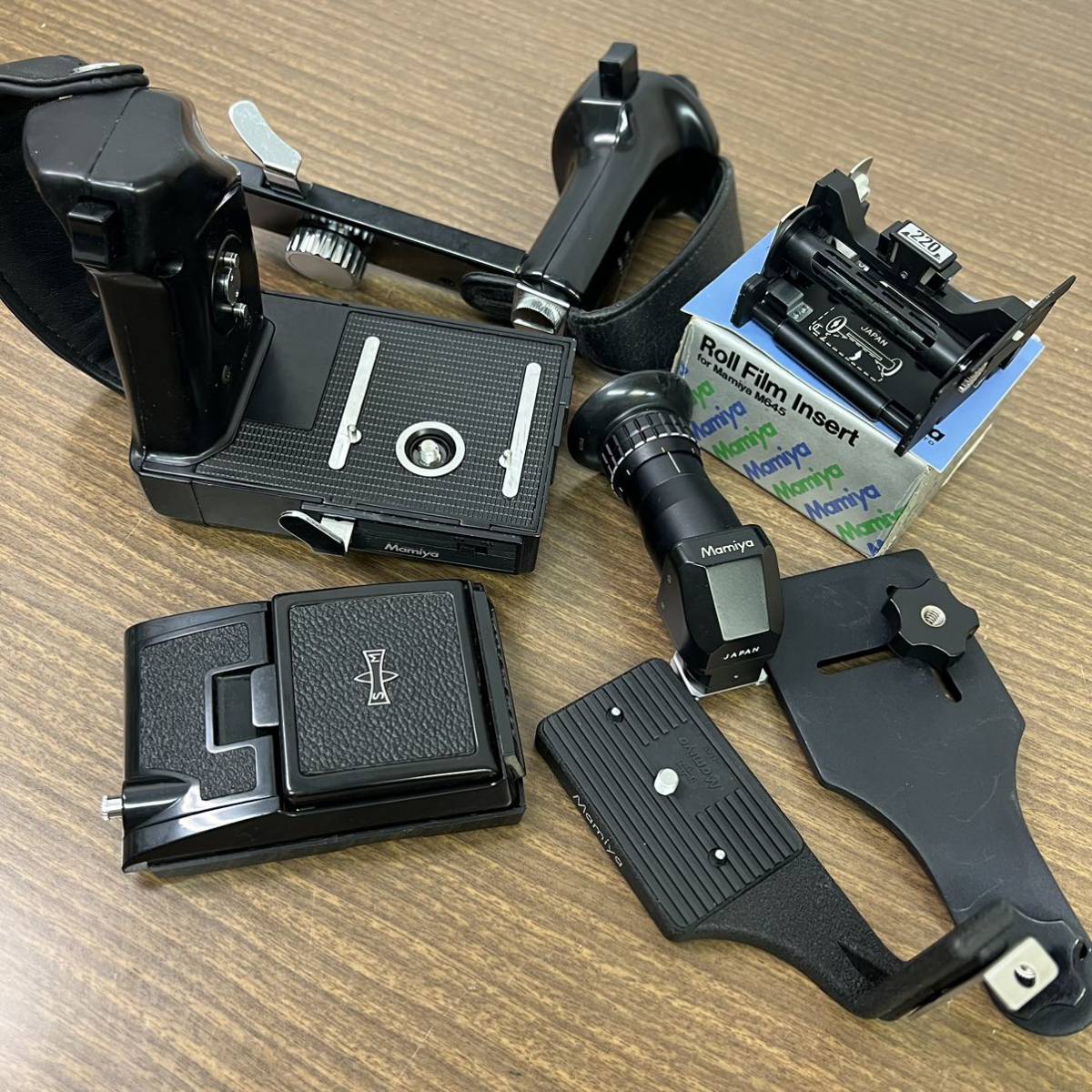 S560a）マミヤ Mamiya M645 付属品 まとめ セット アングルファインダー フィルム中わく グリップ ジャンク