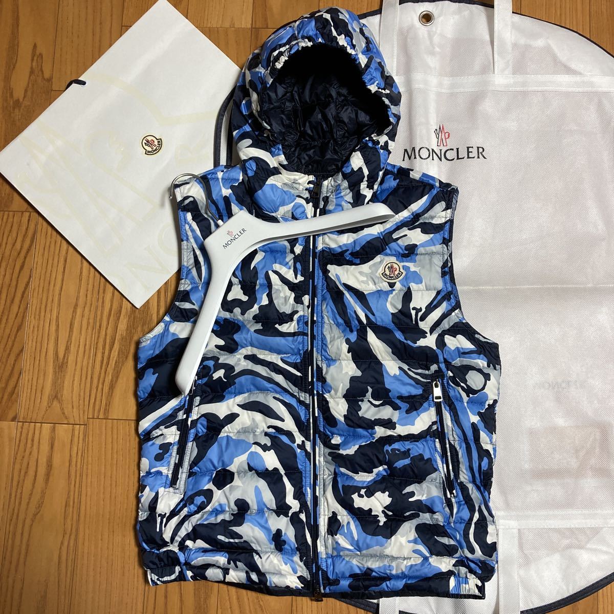 MONCLER カモフラージュ ダウンベスト MONCLER 【公式通販】