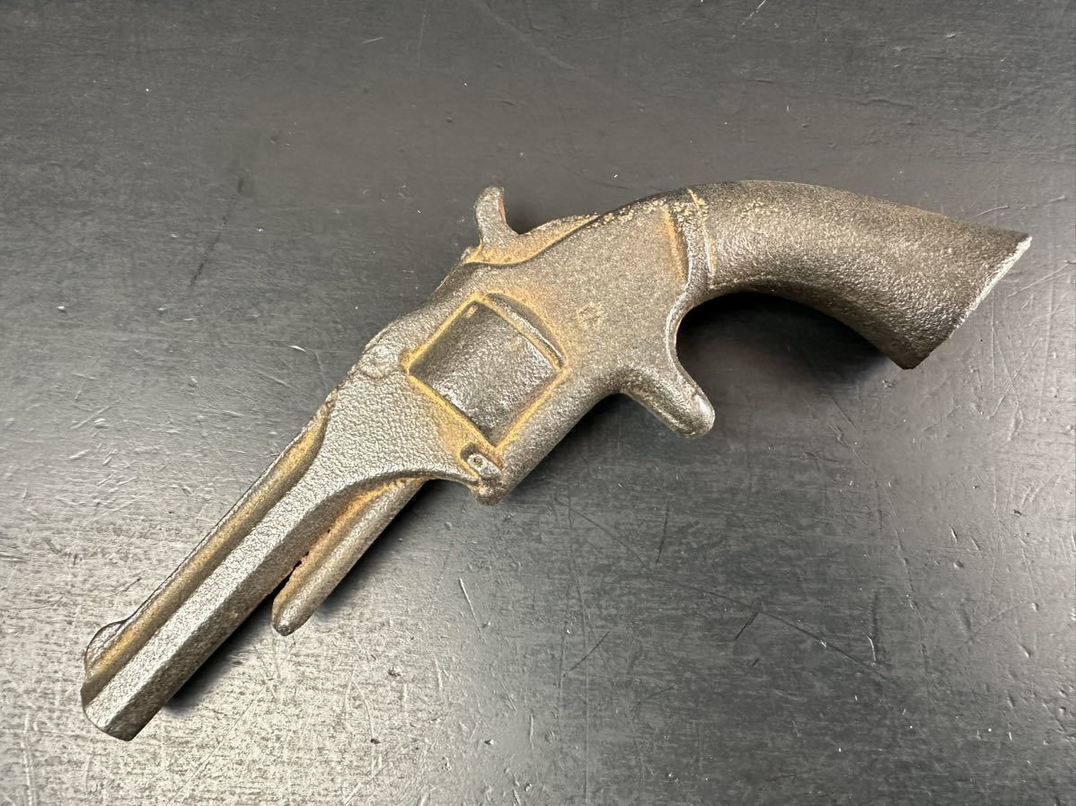 [HG565] 拳銃 鉄製 文鎮 レプリカ 銃 鉄砲 重り 金属製 坂本龍馬 鋳物古式銃