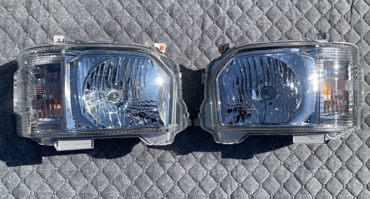 トヨタ ハイエース200系 4.5.6型 純正ヘッドライト ハロゲン 左右