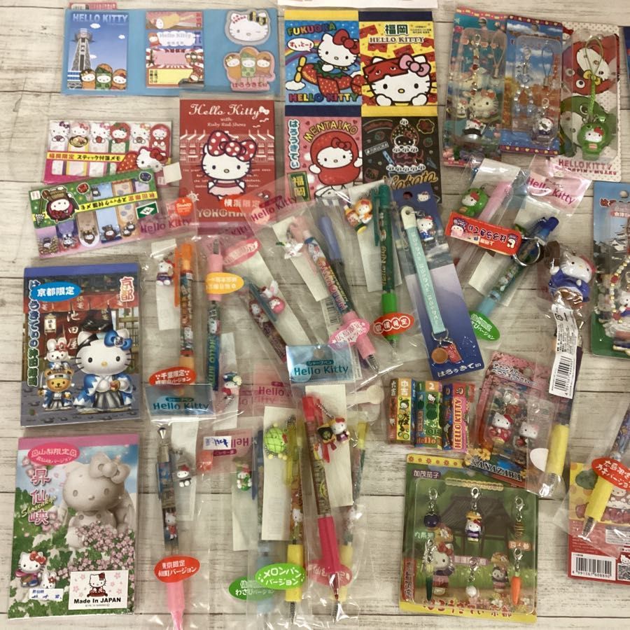 ハローキティご当地ストラップ118個まとめ売り