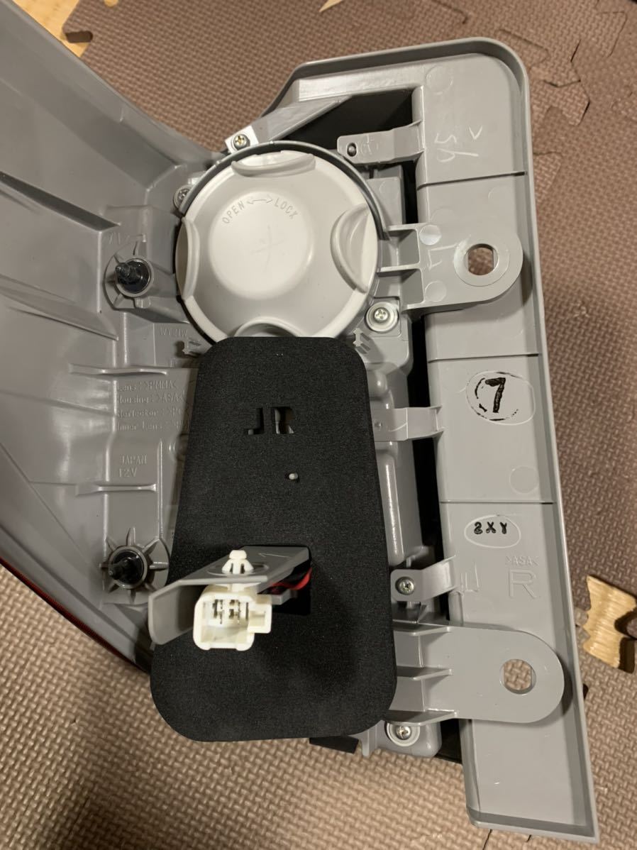 434 美品 納車外し 20 アルファード ANH20W 右 運転席側 テール ランプ