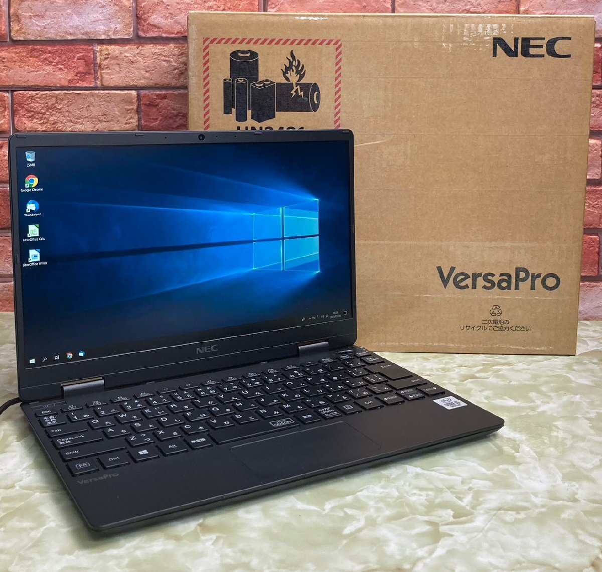 VersaPro NEC UltraLite NEC、1kg未満で世界最長の約20時間駆動する 