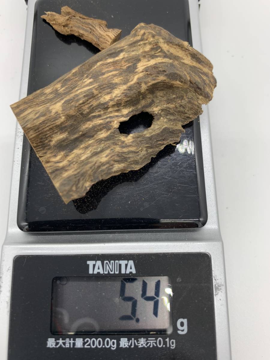 【収集品 香木 羅 上】沈香 割り【約5，4g】沈香 伽羅 古美術 骨董品 お香 線香 香道具 茶道具 六国五味 御家流