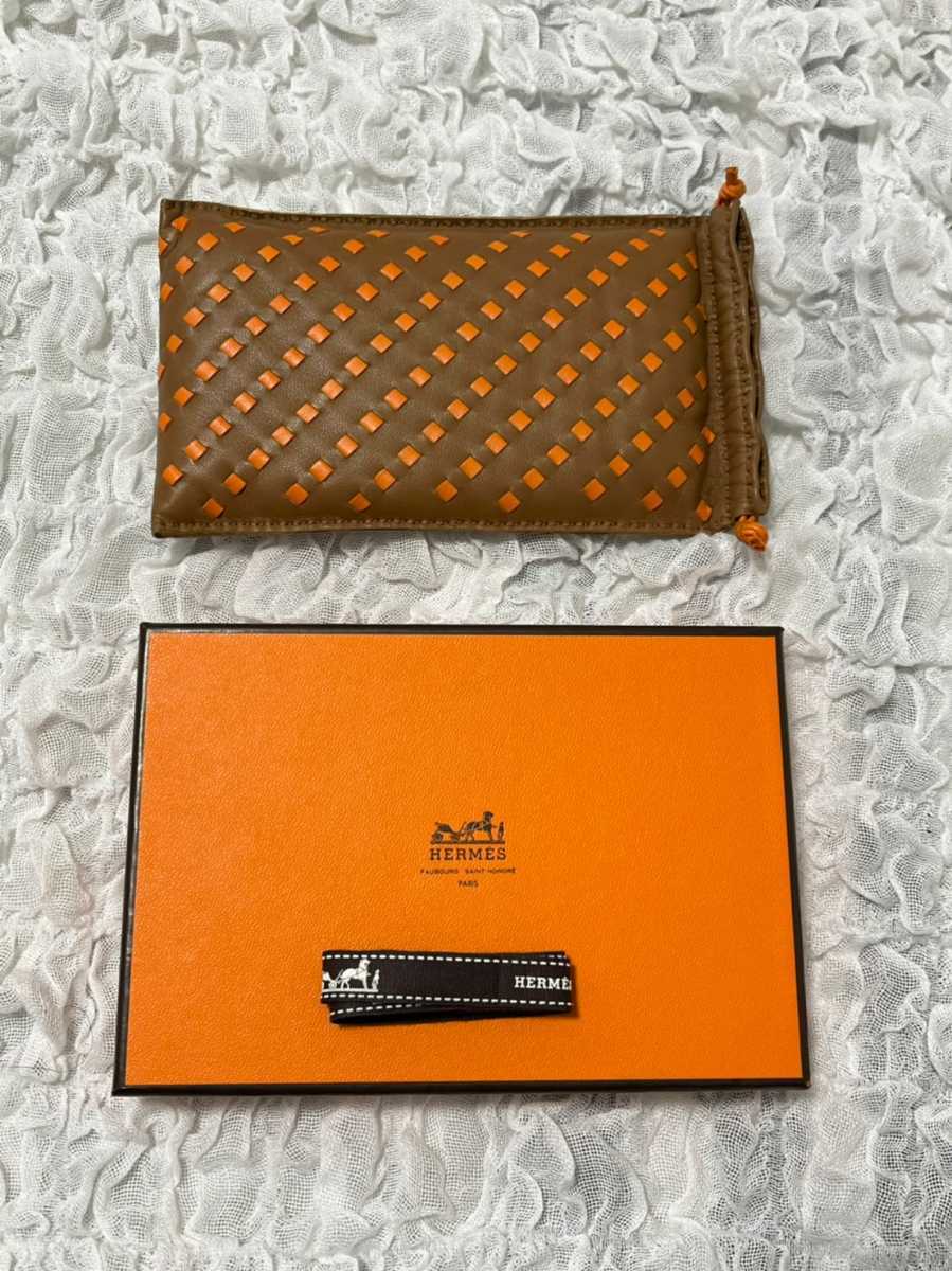 新品 未使用　HERMES エルメス　スマホ　ポーチ　レザー　イントレチャート　編み込み　携帯