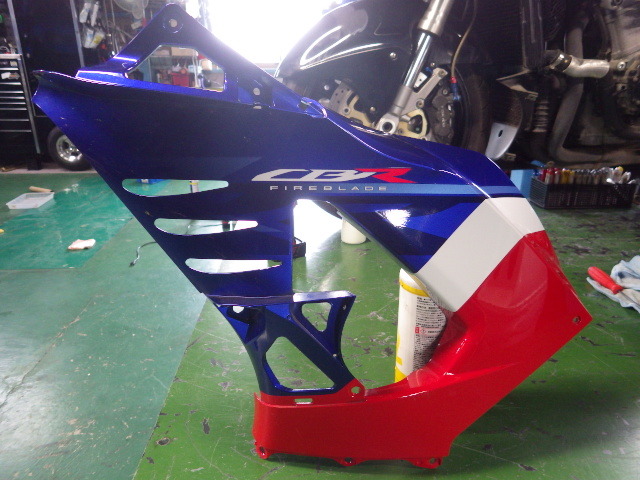 ★CBR1000RR-Rサイドカウル②★