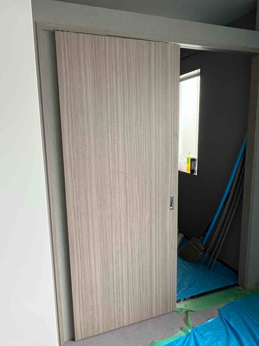 セール　AN02XH-2 ◇ 850＊2100(本体サイズ) ◇ 片引き戸 ◇ 上吊 ◇ 枠無 ◇ レール付 ◇ ソフトクローザー付 ◇ 中古品