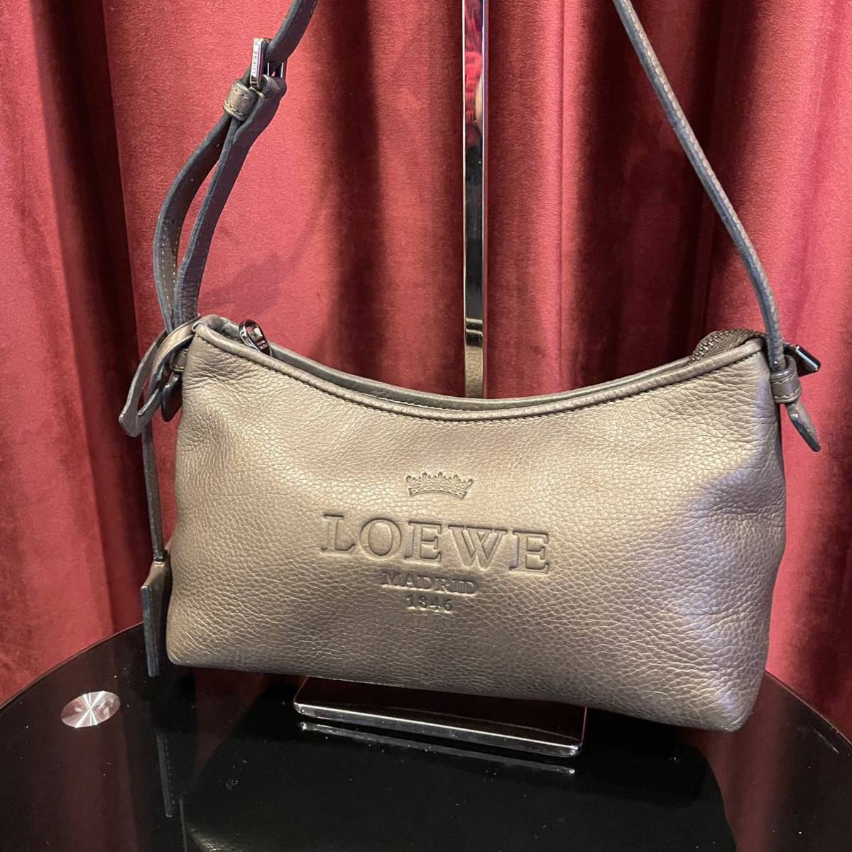 LOEWE ロエベ ワンショルダーバッグ 型押しロゴ ナッパレザー 黒