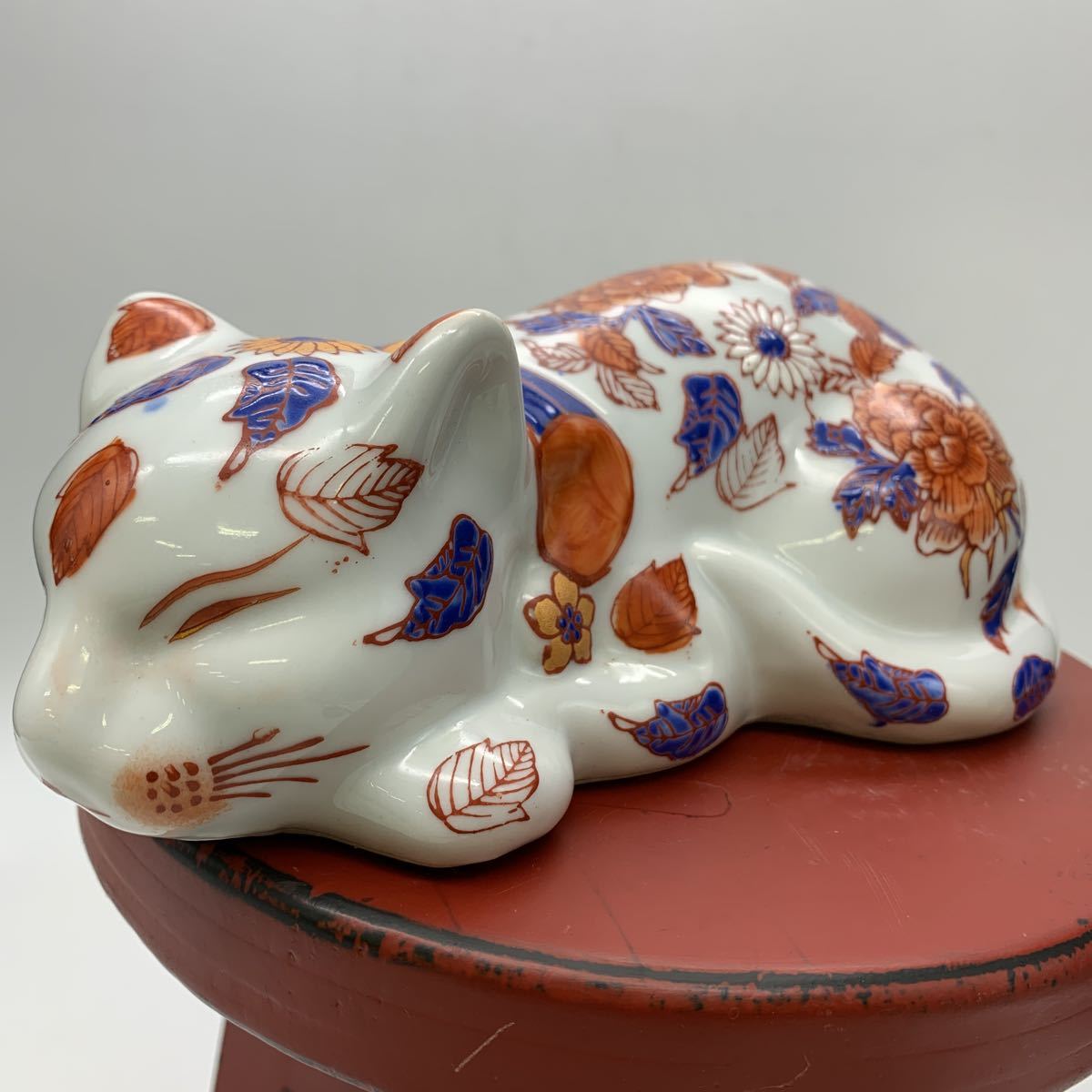 伊万里焼 猫 花模様 置物 【公式通販】