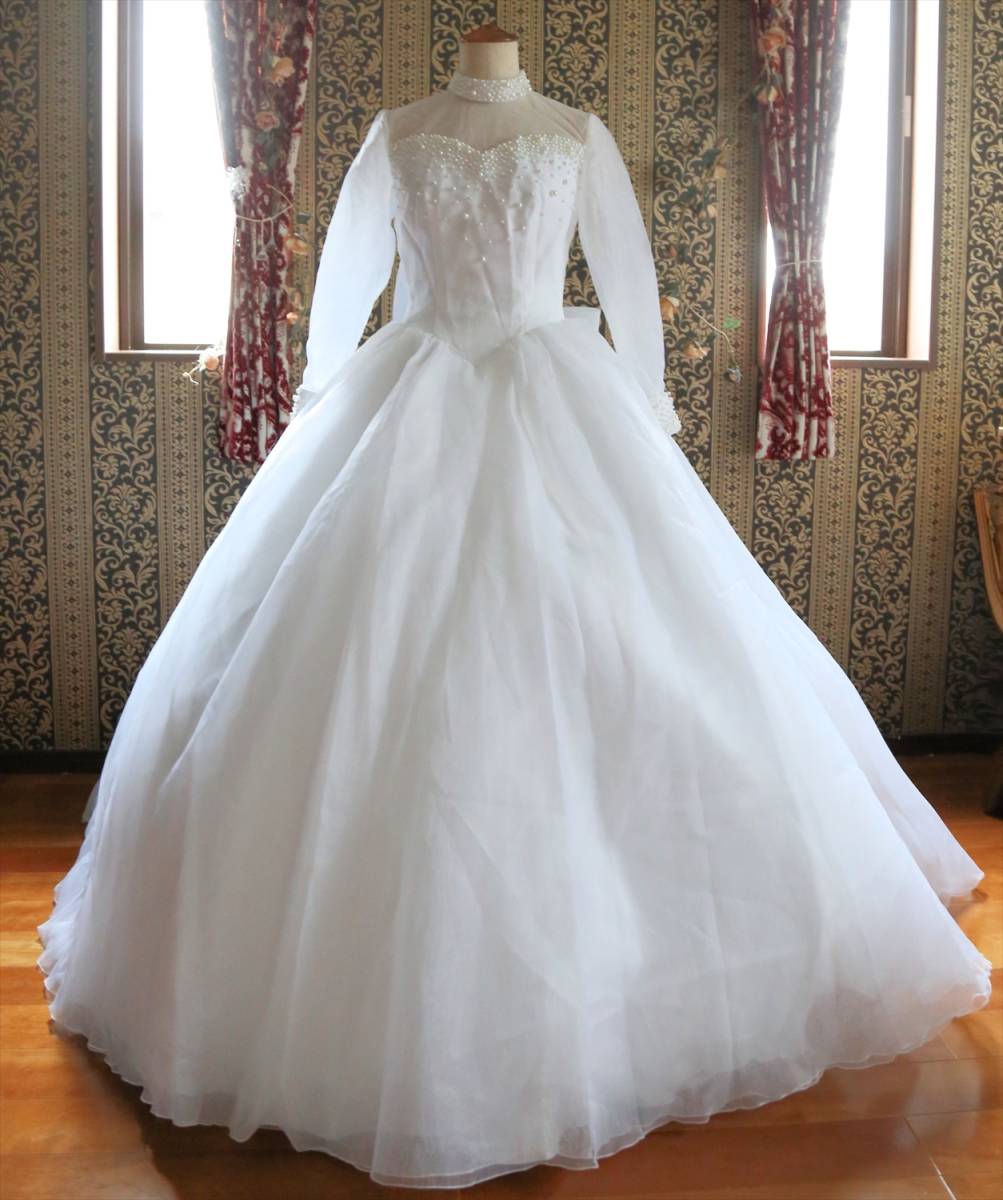 長袖デザインの露出控えめハートカット高級ウエディングドレス7号Sサイズ純白