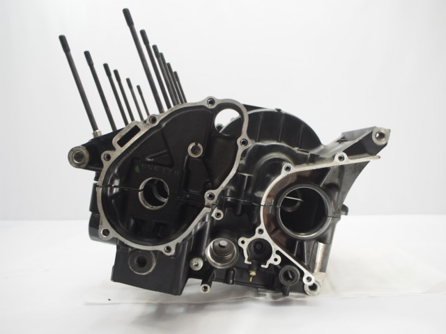 CB400SF NC39 V-TECエンジンのクランクケース NC23E-2063 破損無し CB400SF エンジンカバー NC39 フランジボルト クラッチカバー 0