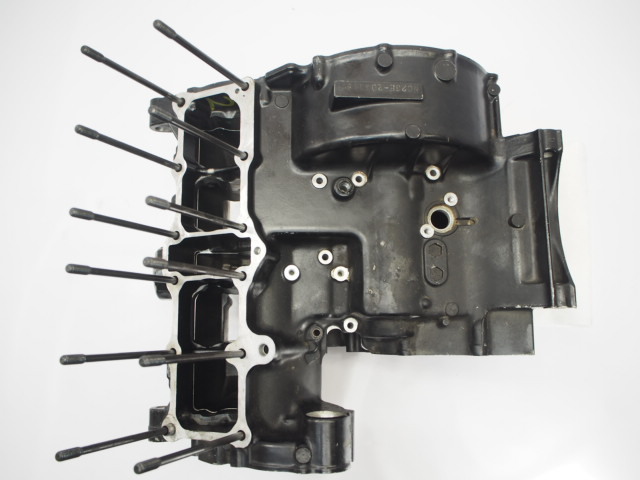 CB400SF NC39 V-TECエンジンのクランクケース NC23E-2063 破損無し CB400SF エンジンカバー NC39 フランジボルト クラッチカバー 0