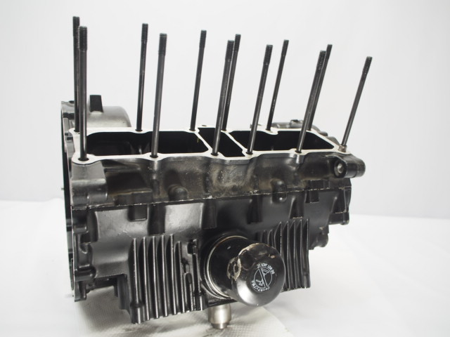 CB400SF NC39 V-TECエンジンのクランクケース NC23E-2063 破損無し CB400SF エンジンカバー NC39 フランジボルト クラッチカバー 0