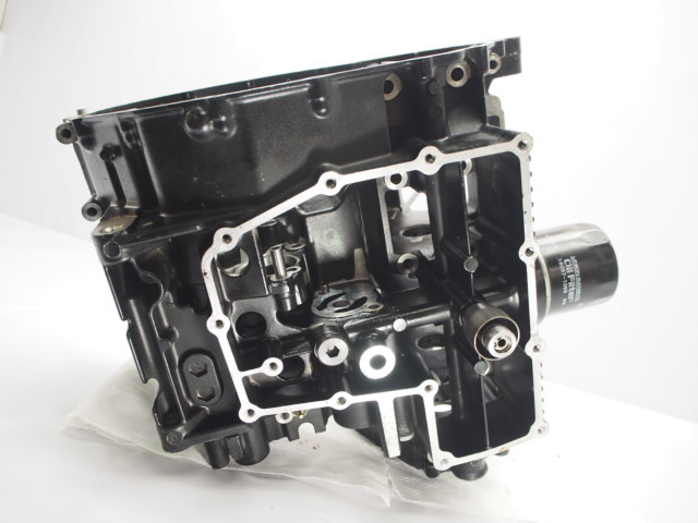 CB400SF NC39 V-TECエンジンのクランクケース NC23E-2063 破損無し CB400SF エンジンカバー NC39 フランジボルト クラッチカバー 0