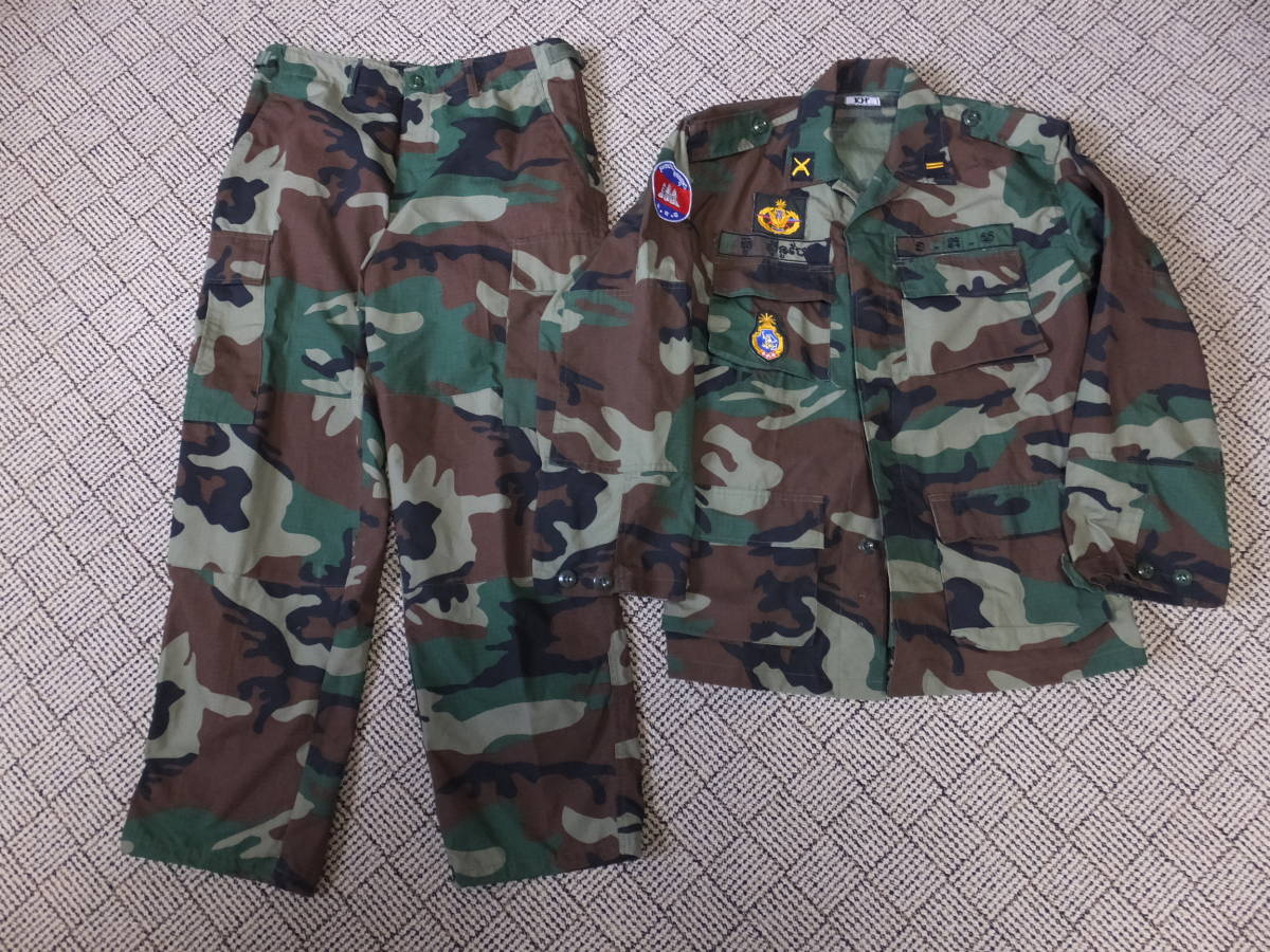 カンボジア王国軍　ウッドランド迷彩服 上下セット 新品　本物 カンボジア王国軍 ウッドランド迷彩服 上下セット 階級章・徽章有り
