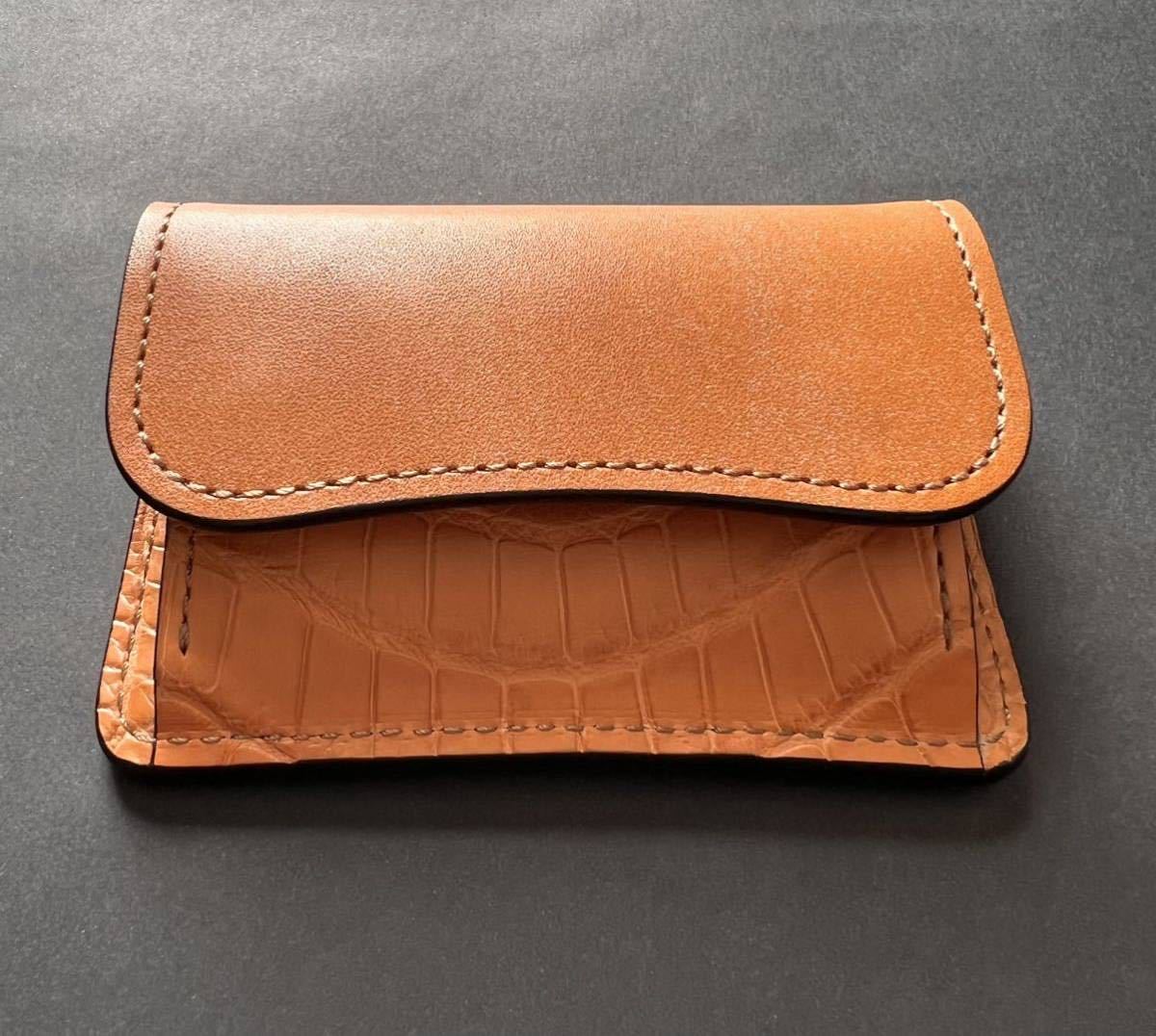 ワイルドスワンズ タング クロコ フルグレ キャメル ロンドンカラー SWANS（ワイルドスワンズ）TONGUE（タング）マルチコインケース WILD  | WILDSWANS(ワイルドスワンズ 特別生産品クロコTONGUEについてのお話 ヌバッククロコTONGUE（タング）についてのお話