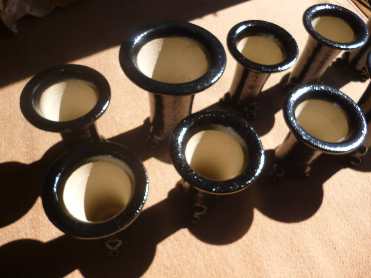 愛楽園製　　春蘭鉢　3.3号‐4.5号　合計１０鉢　新品未使用品です　画像確認の上入札お願い致します。