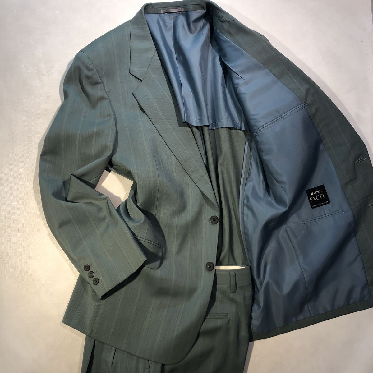 新品【サイズA7 XL★カラースーツ】2Bシングルスーツ エメラルドグリーン セットアップ 背抜き ノーベンツ 84cm/2タック 流行セットアップ