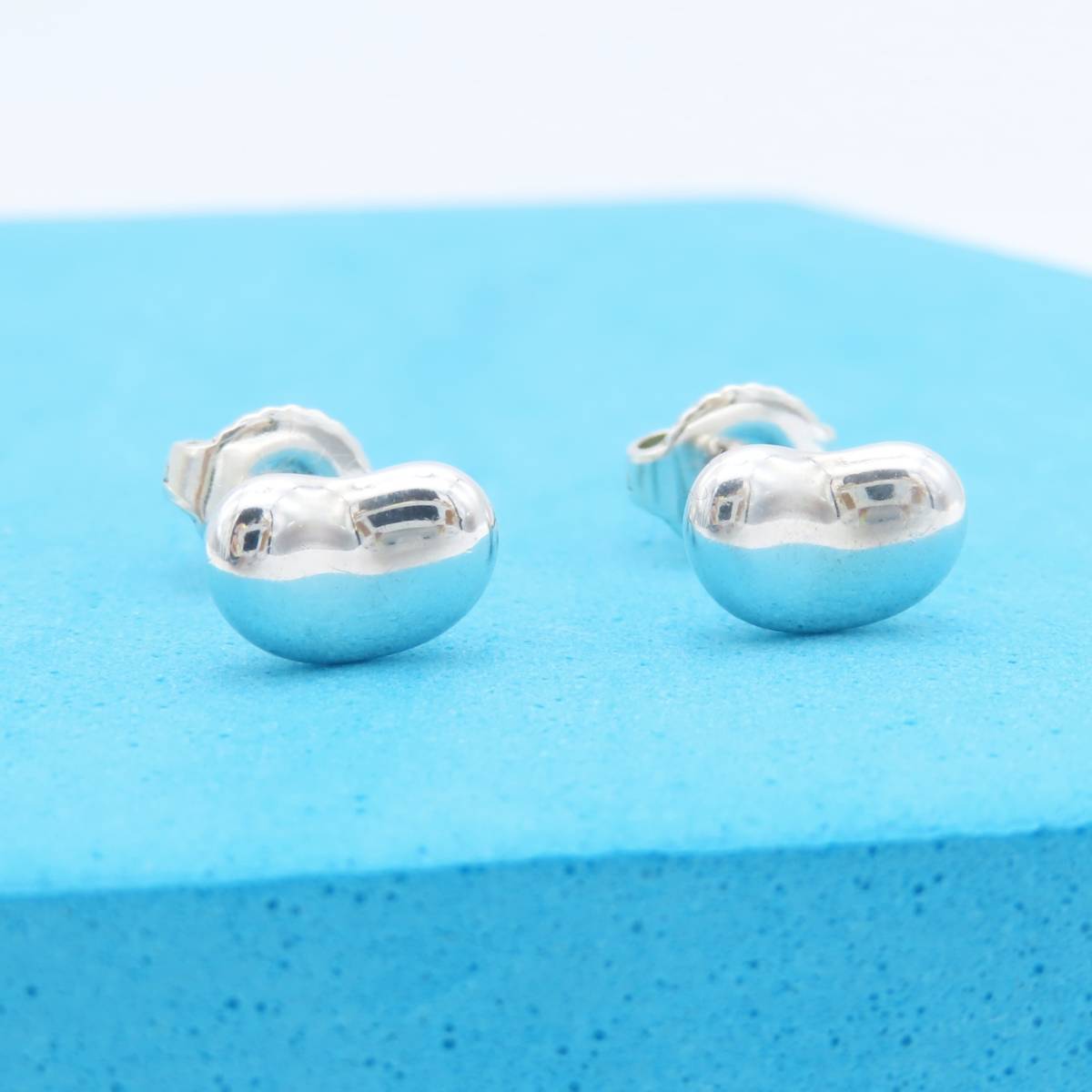 送料無料】 美品 Tiffany&Co. ティファニー ビーン シルバー スタッド