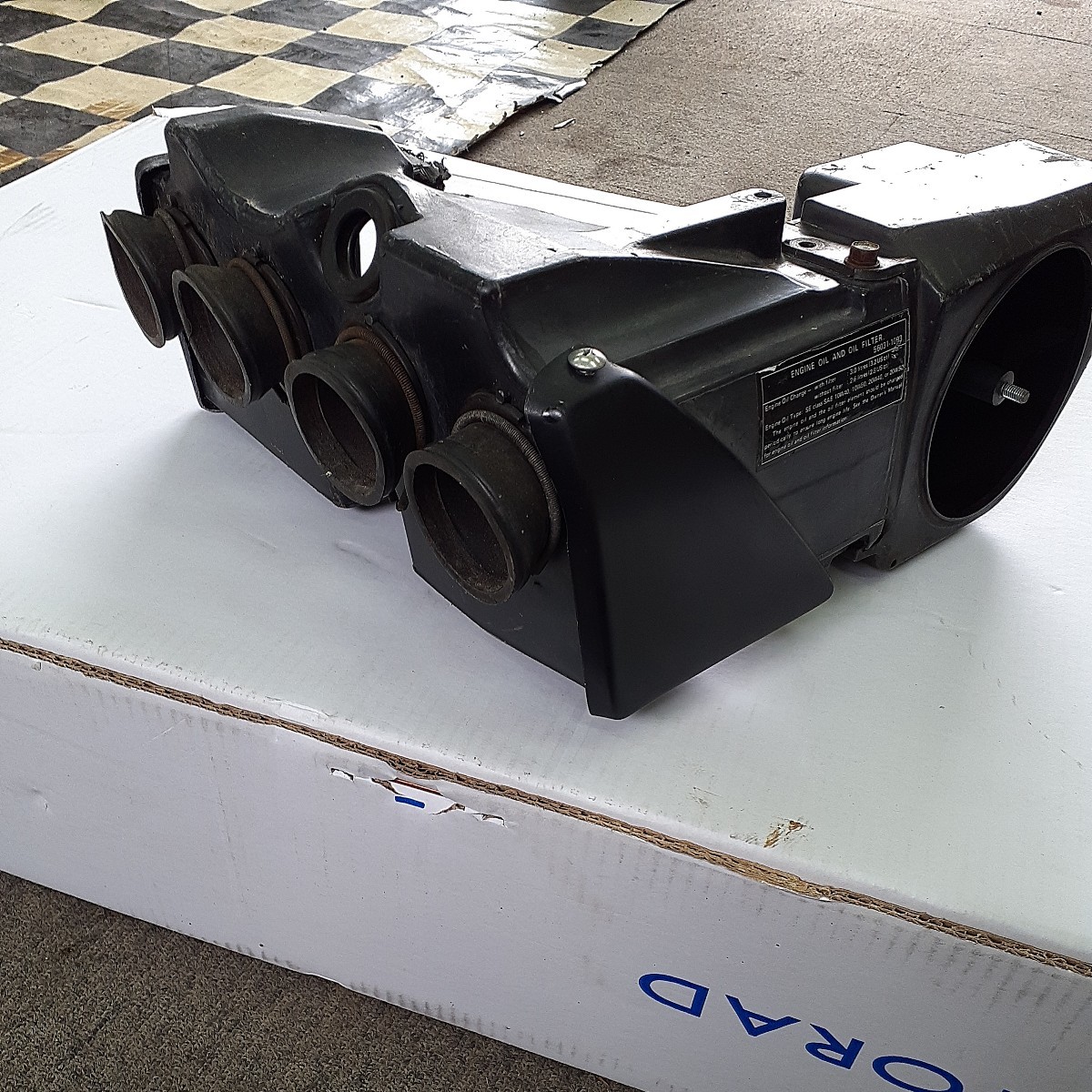 z550gp エアクリーナーボックス z400gpにも