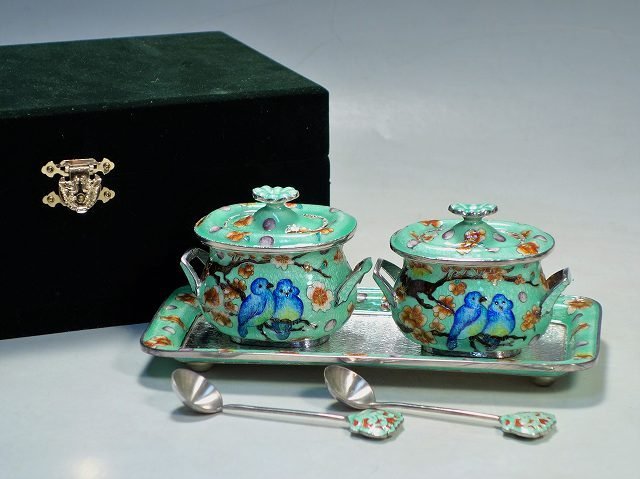  K03220 韓国製 SILVER 99％ 純銀 エナメル 七宝 花鳥図 銀製 調味料入れ 蓋物 ＆ スプーン セット シルバー 総重量690g 共箱(銀製)｜売買されたオークション情報、yahooの商品情報をアーカイブ公開 - その他