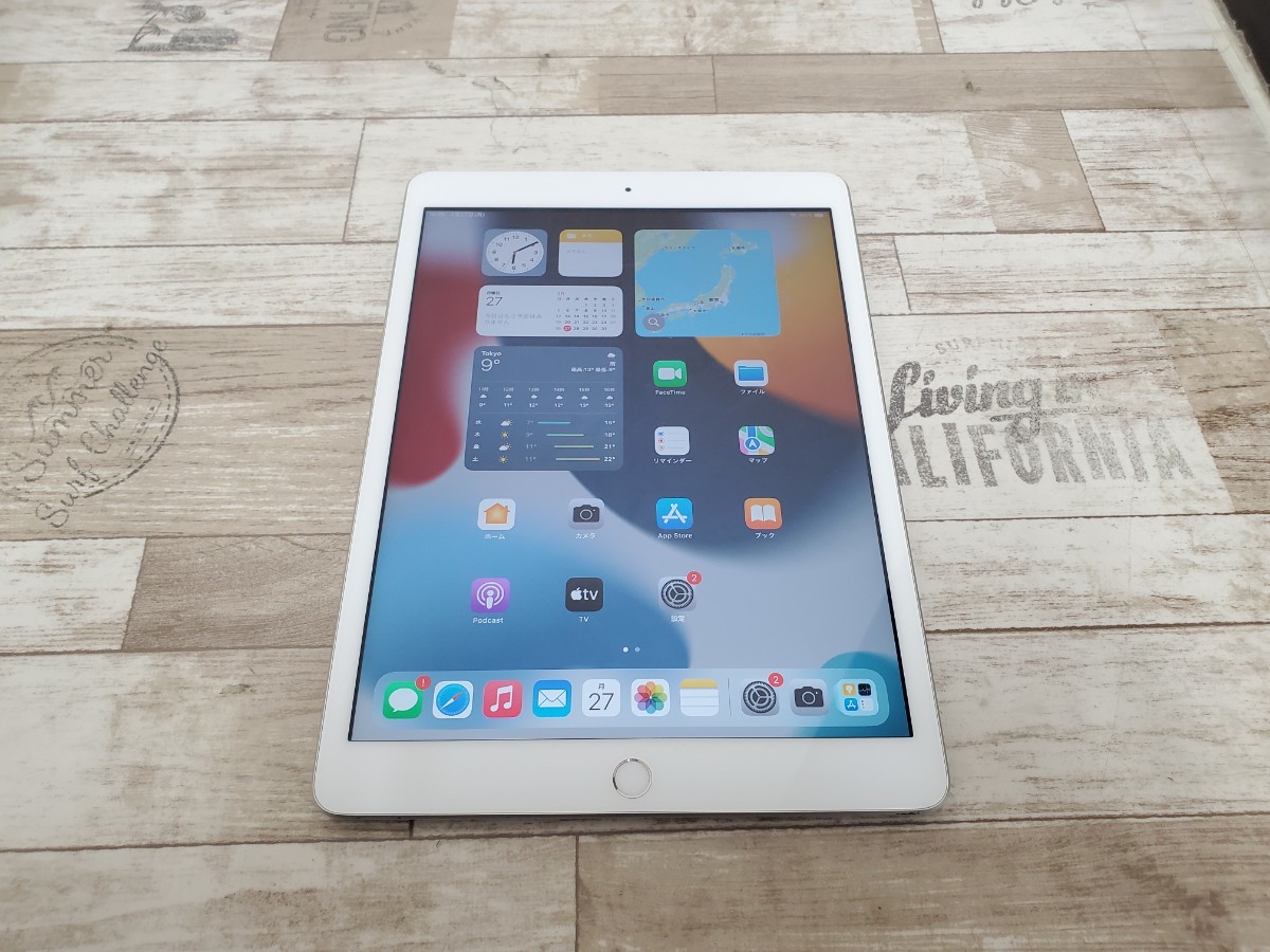 Apple iPad (第8世代) シルバー 32GB MYLA2J/A Wi-Fiモデル タブレット