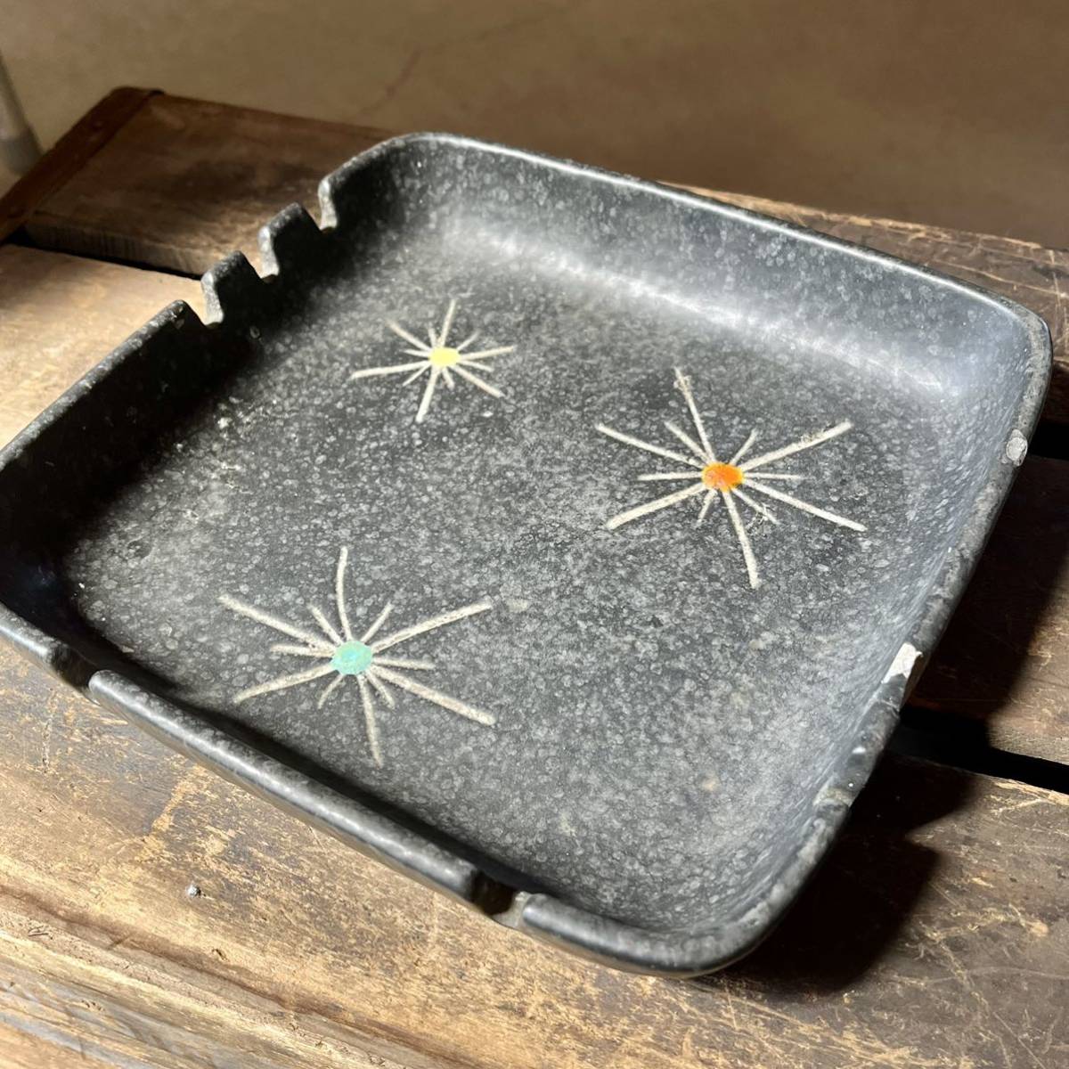 【USA vintage】大きめ陶器の灰皿　アッシュトレイ　レトロ　陶器　小物入れ　アクセサリー置き　ディスプレイ　アメリカ　ビンテージ