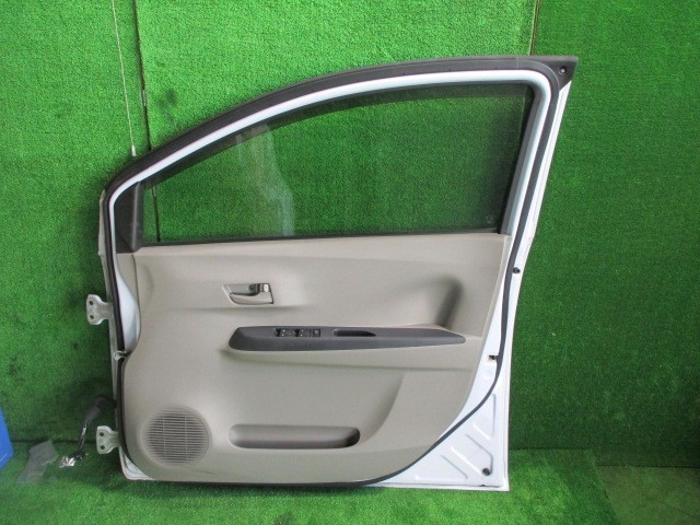 ピクシスエポック LA300A 右フロントドア B73 ピクシスエポック LA300A B73 サイド DBA-LA300A 右フェンダー