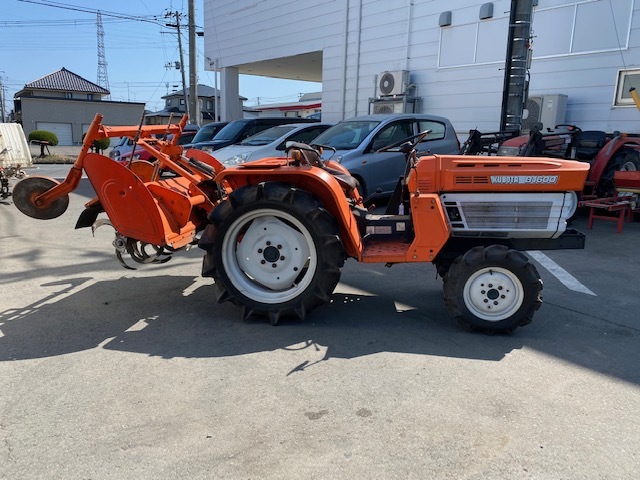 八戸発 KUBOTA クボタ トラクター B1600 4WD パワステ ディーゼル