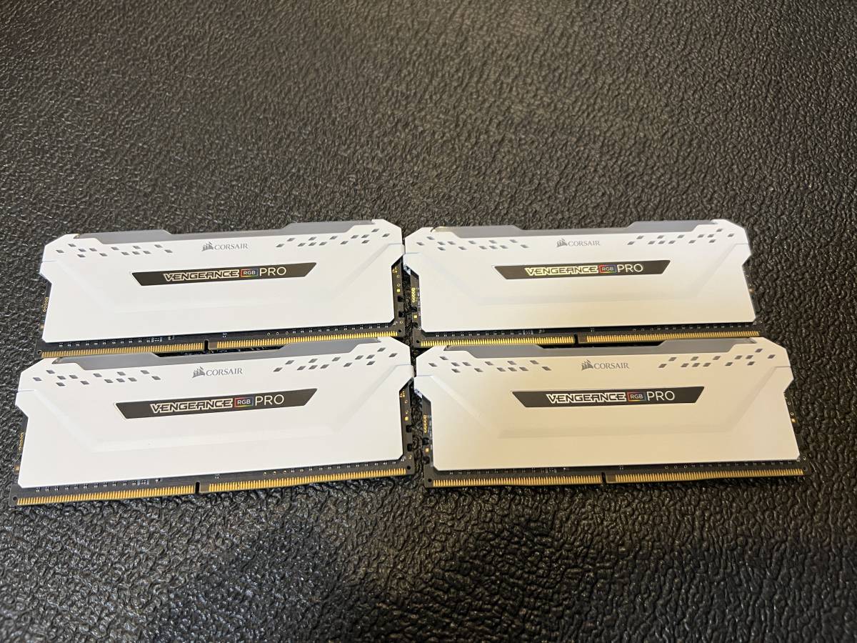 CORSAIR DDR4-3200MHz デスクトップPC用 メモリモジュール VENGEANCE RGB PRO シリーズ ホワイト 32GB [8GB×4枚] CMW32GX4M4C3200C16W
