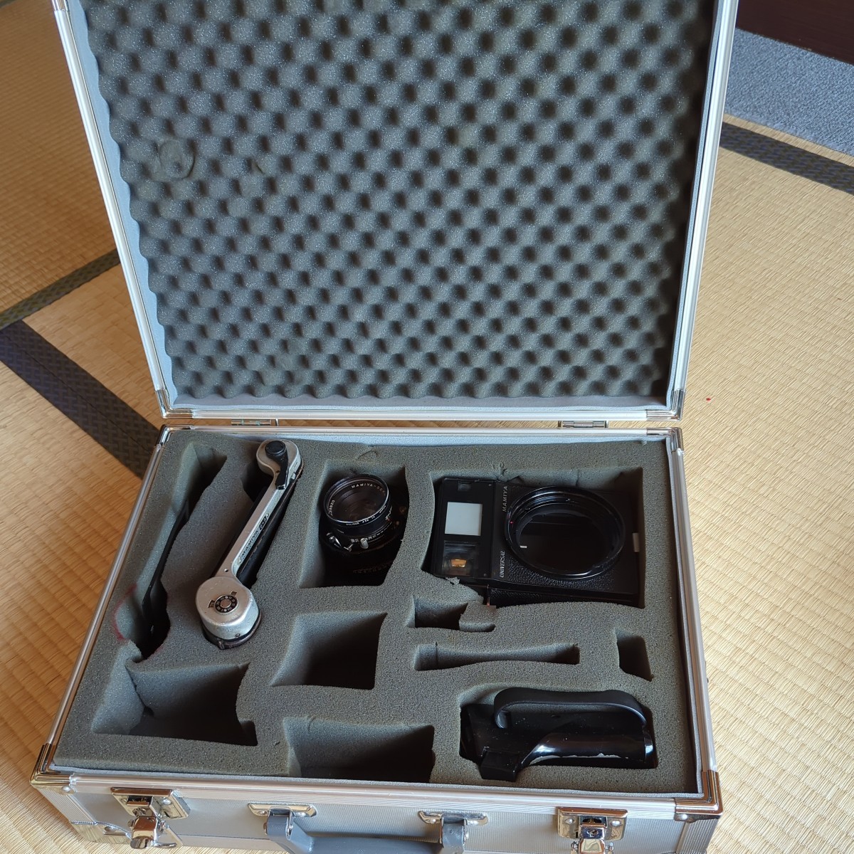 マミヤ MAMIYA UNIVERSAL ボディ グリップ付 MAMIYA マミヤ universal prss 100mm ホルダー グリップ アルミケース